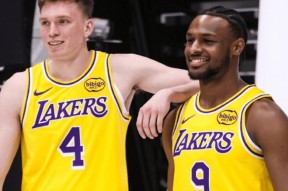  拳击邀请赛焦点战：陇右雄狮队鏖战祁连雷豹队，新星闪耀。高压逼抢成功九游体育