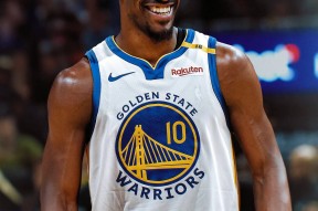  巴特勒重返赛场，最后时刻胜出首场状态出色，公牛观众沸腾！